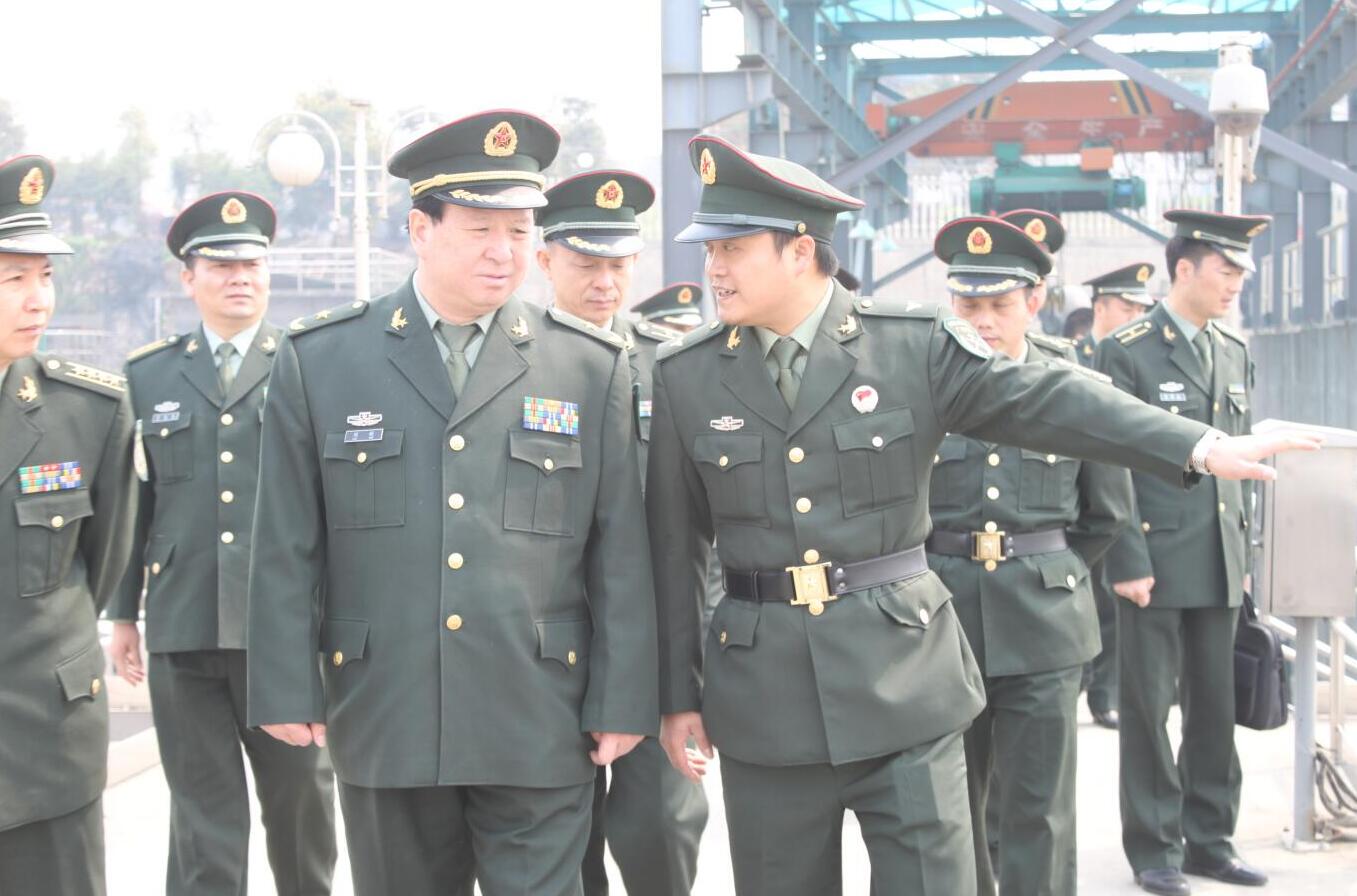 1584690545310979.jpg 2011年3月,时任省军区政治部原主任刘新将军莅临万搏电子(中国)官方网站视察.jpg